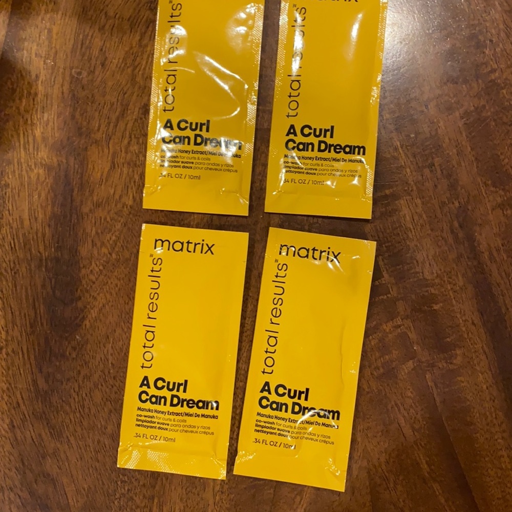 Matrix Total Results A Curl Can Dream Co wash .34 oz 4 units 
Curls & coils